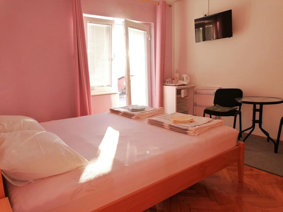 Guest House Pamela 塞尼 外观 照片